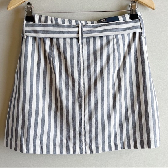 NWT Indigo Rein • Mid Rise Grey Stripes Belted‎ Mini Skirt with Pockets, Size 9 - Picture 8 of 11